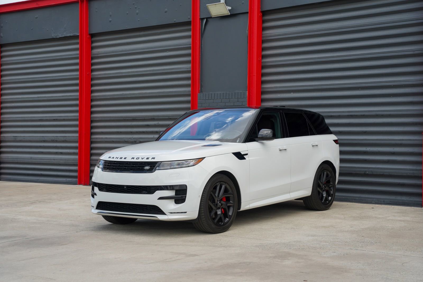 Used 2023 Land Rover Range Rover Sport SE Dynamic AWD/4WD image 1