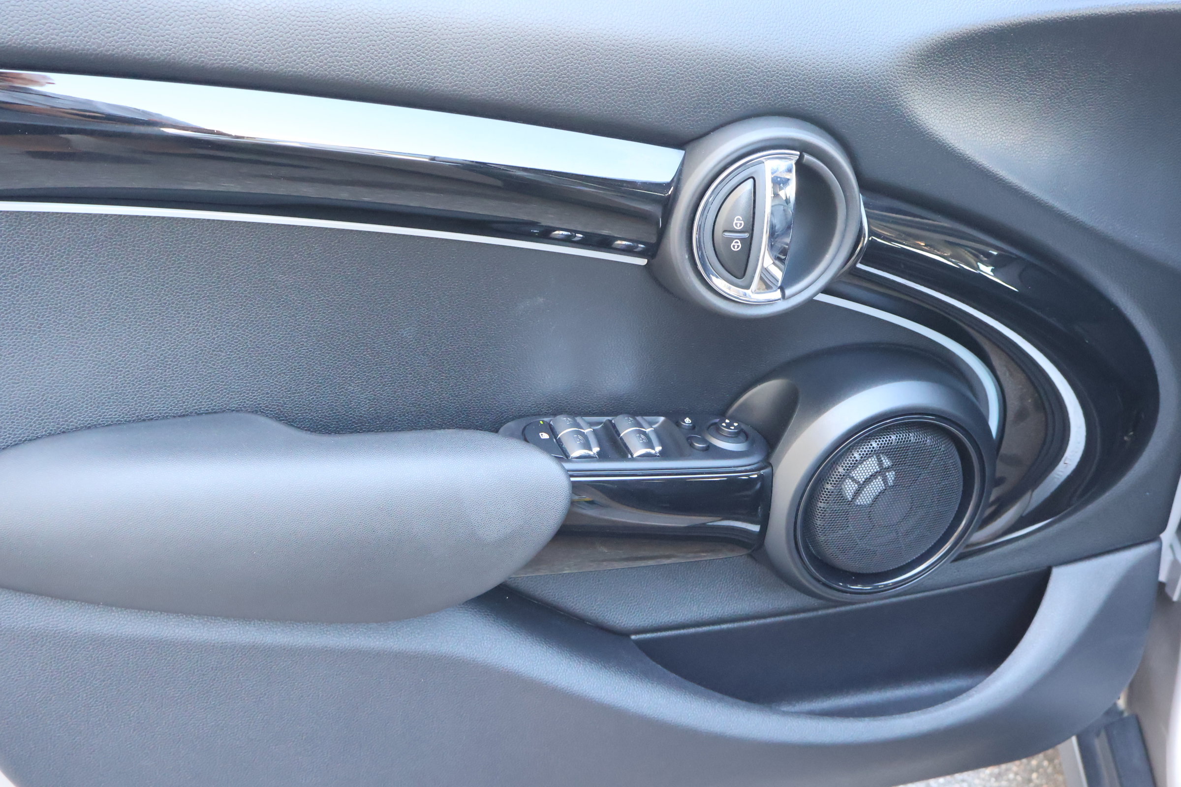 Used 2022 MINI Cooper S w/ Premium Package image 14