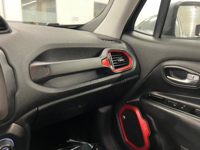 Used 2019 Jeep Renegade Trailhawk w/ Cold Weather Group II AWD/4WD image 14