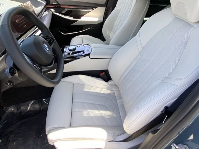 Used 2025 BMW i5 eDrive40i w/ Premium Package image 19