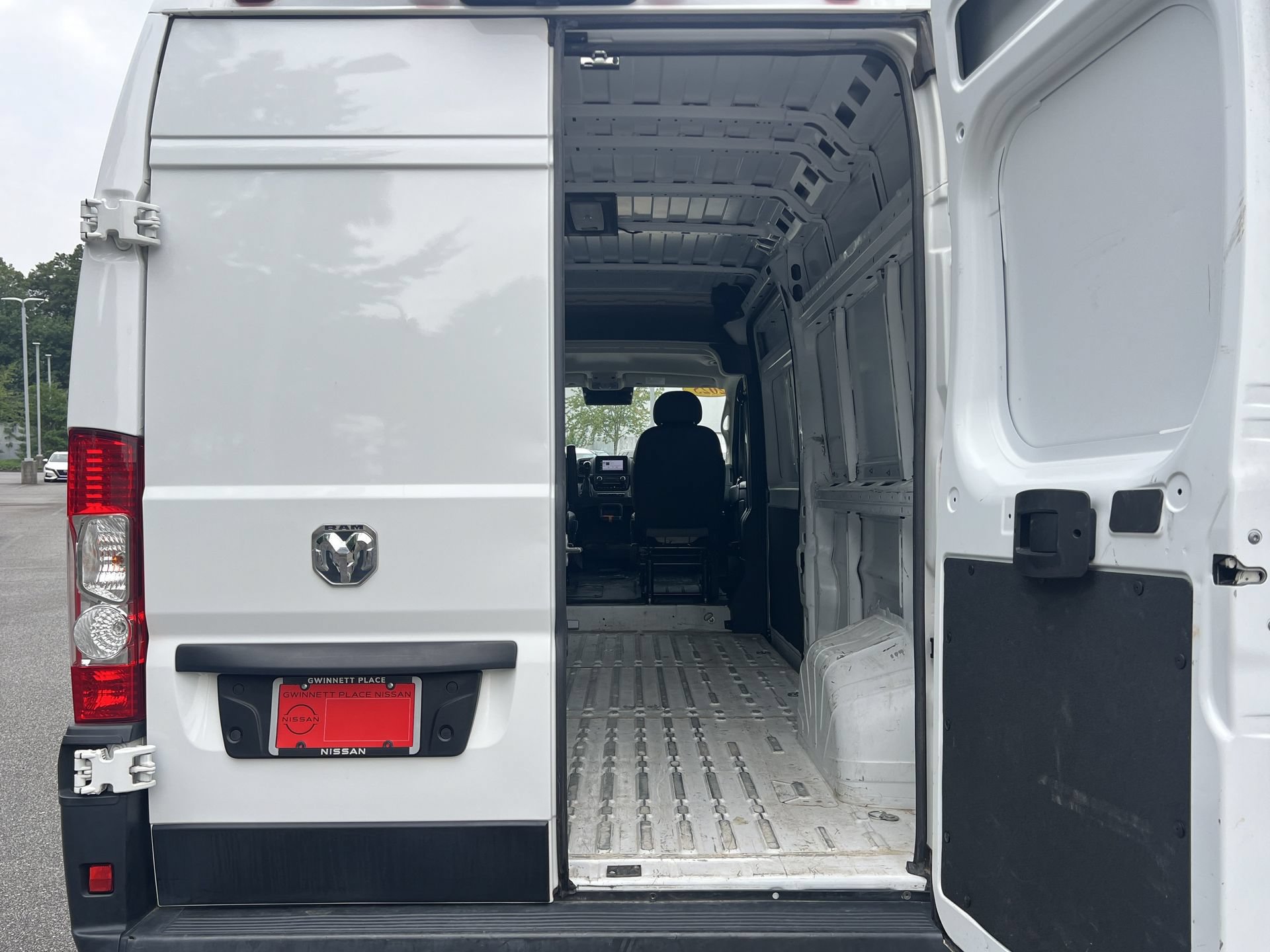 Used 2025 RAM ProMaster 2500 w/ Convenience Group FWD image 14