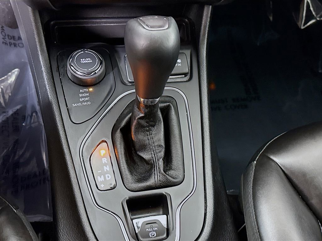 Used 2019 Jeep Cherokee Latitude Plus w/ Comfort/Convenience Group image 10