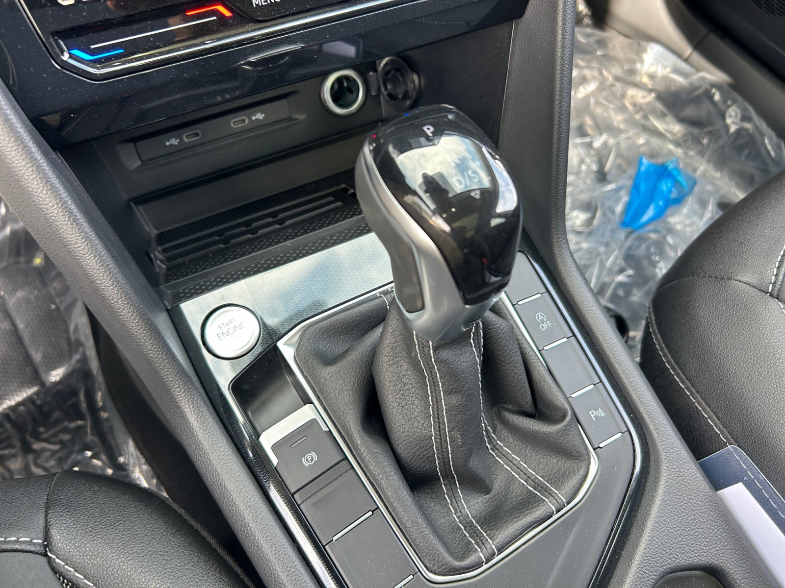 New 2026 Volkswagen Taos SE FWD image 15