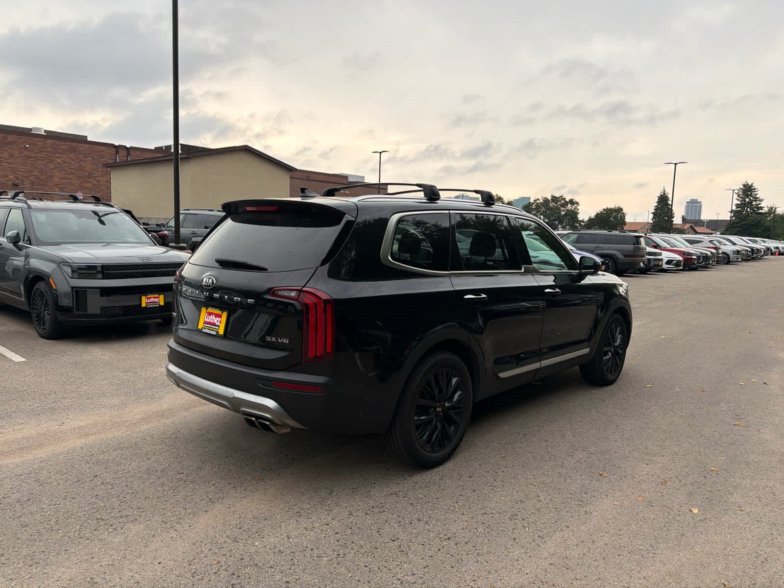 Used 2020 Kia Telluride SX w/ SX Prestige Package AWD/4WD image 2