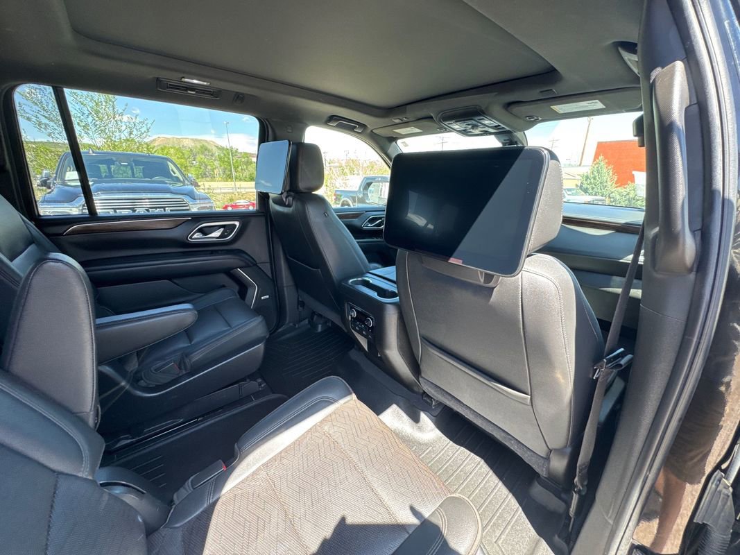 Used 2021 Chevrolet Suburban High Country image 18