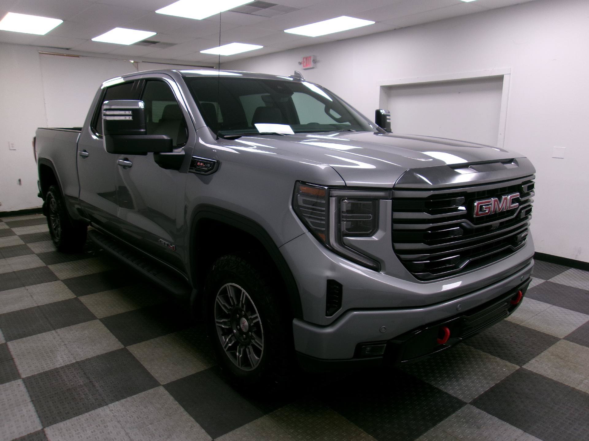 Used 2024 GMC Sierra 1500 AT4 w/ Technology Package AWD/4WD image 15