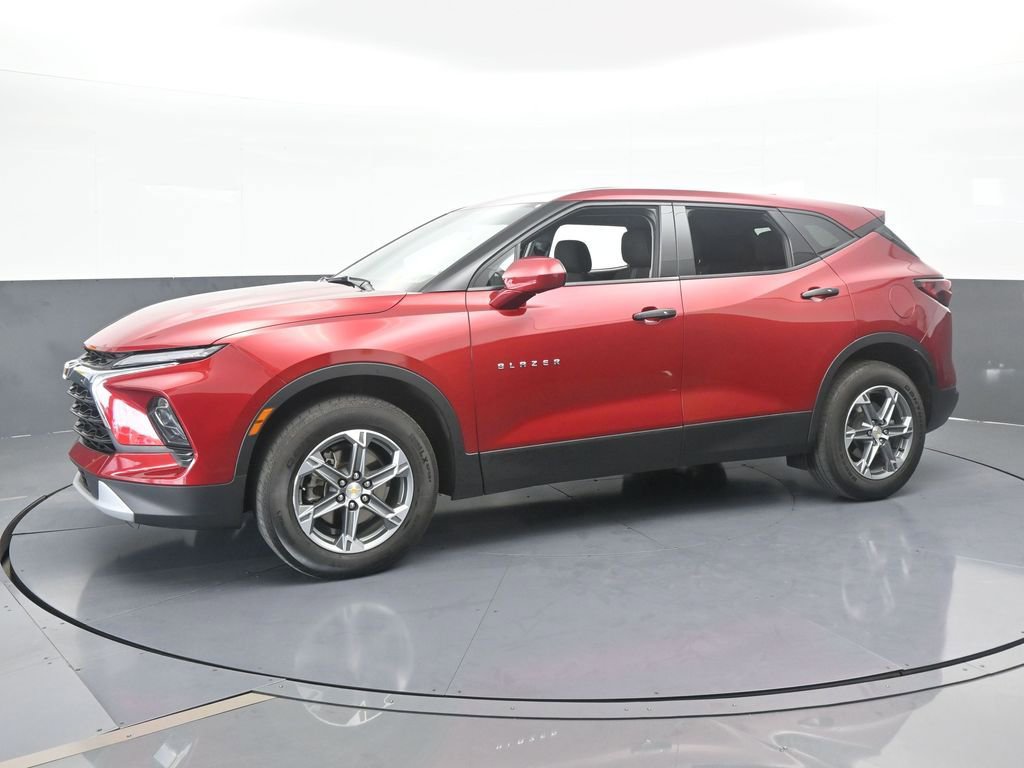Used 2023 Chevrolet Blazer LT image 2