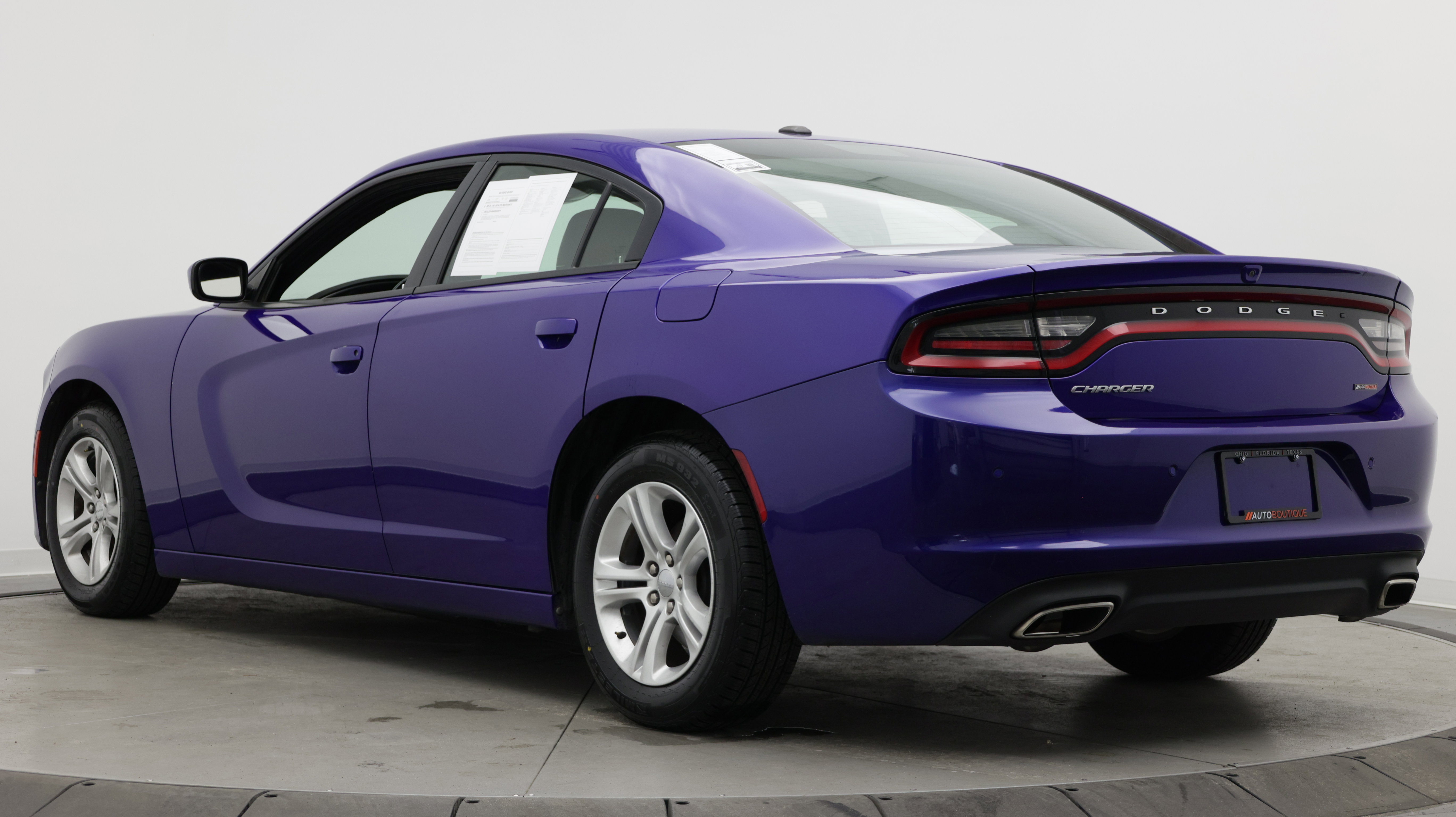 Used 2020 Dodge Charger SXT w/ Leather Interior Group RWD image 6