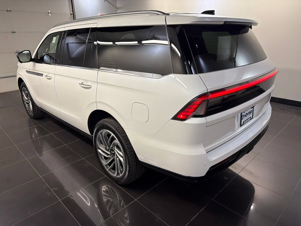 New 2026 Lincoln Navigator Reserve AWD/4WD image 4