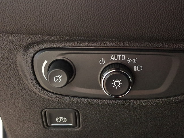 Used 2023 GMC Terrain SLE w/ Driver Convenience Package FWD image 25