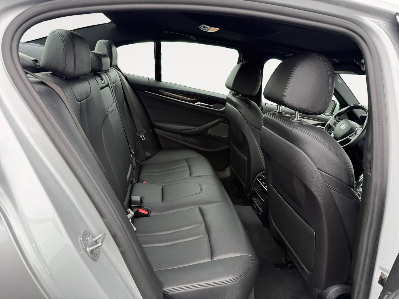 Used 2018 BMW 530e w/ Premium Package 2 image 18