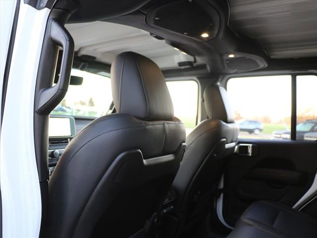 Used 2025 Jeep Wrangler Sahara image 15