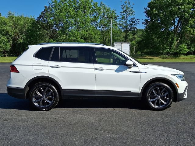 Used 2022 Volkswagen Tiguan SE AWD/4WD image 10