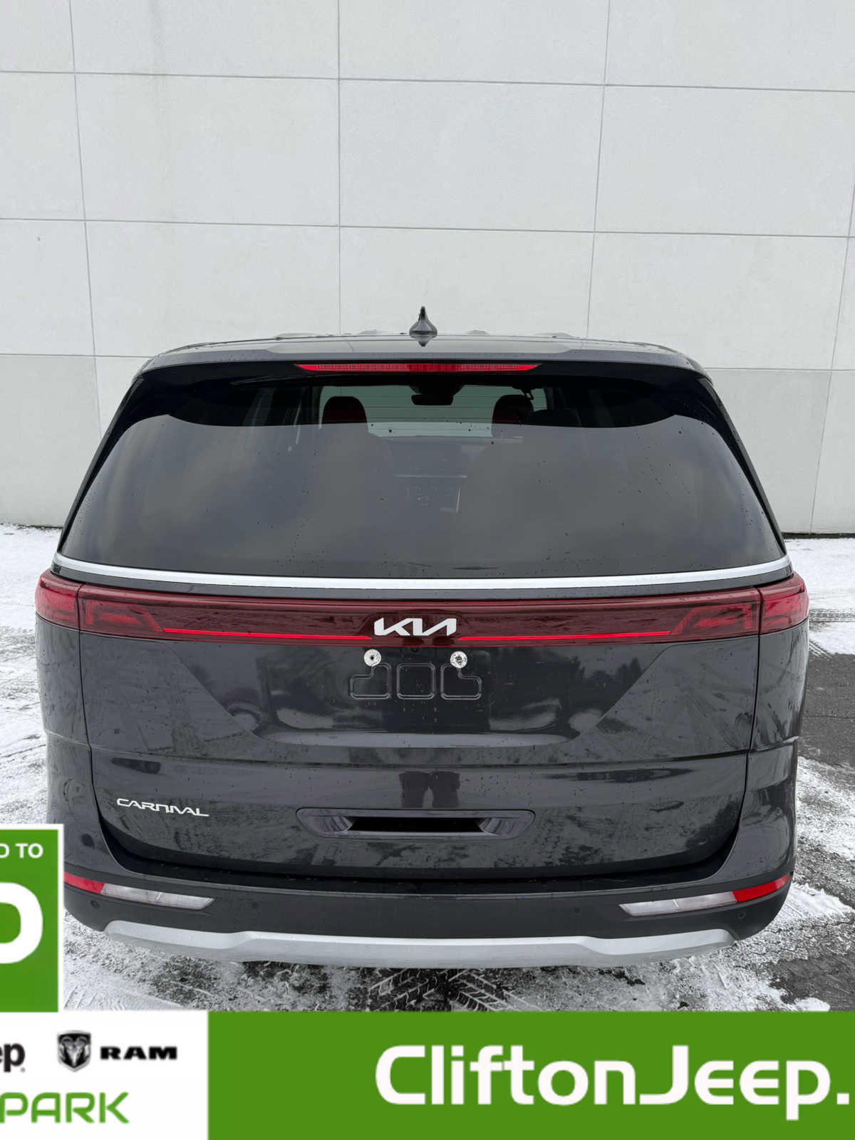 Used 2024 Kia Carnival LX image 6