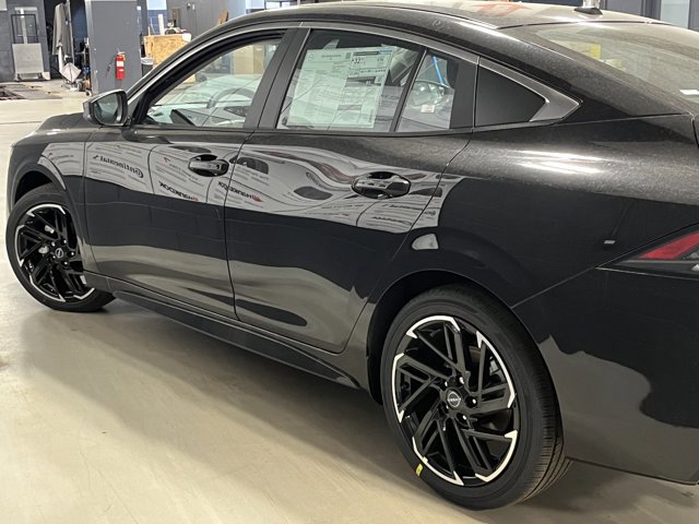 New 2026 Nissan Sentra SR w/ Floor Mat Package FWD image 8