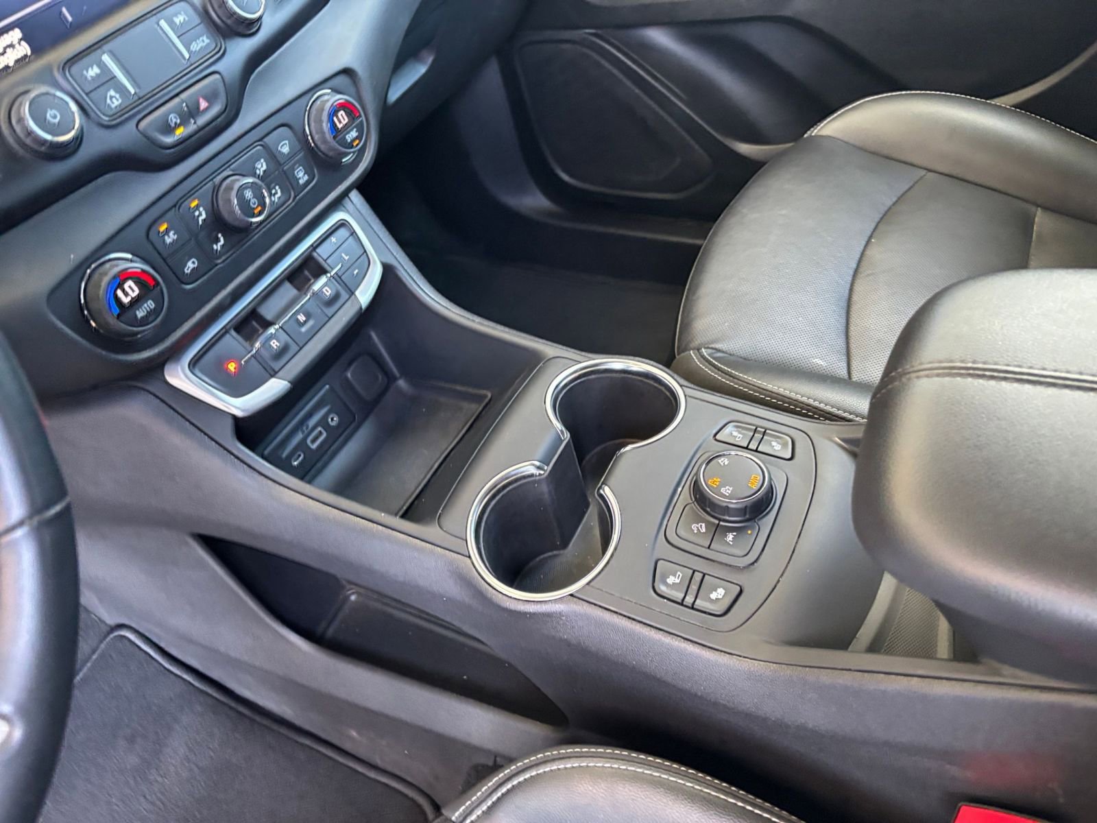 Used 2024 GMC Terrain SLT AWD/4WD image 43
