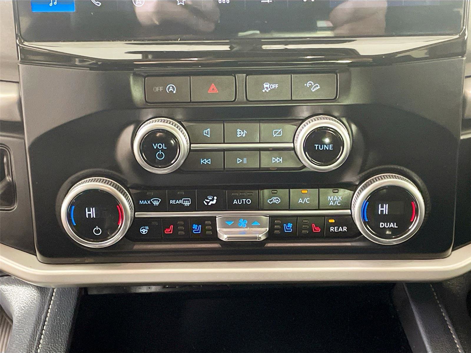 Used 2024 Ford Expedition XLT image 17