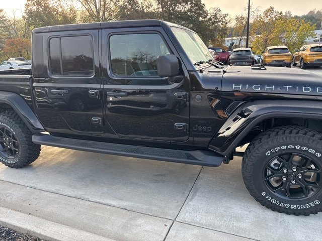 New 2025 Jeep Gladiator Sport image 3