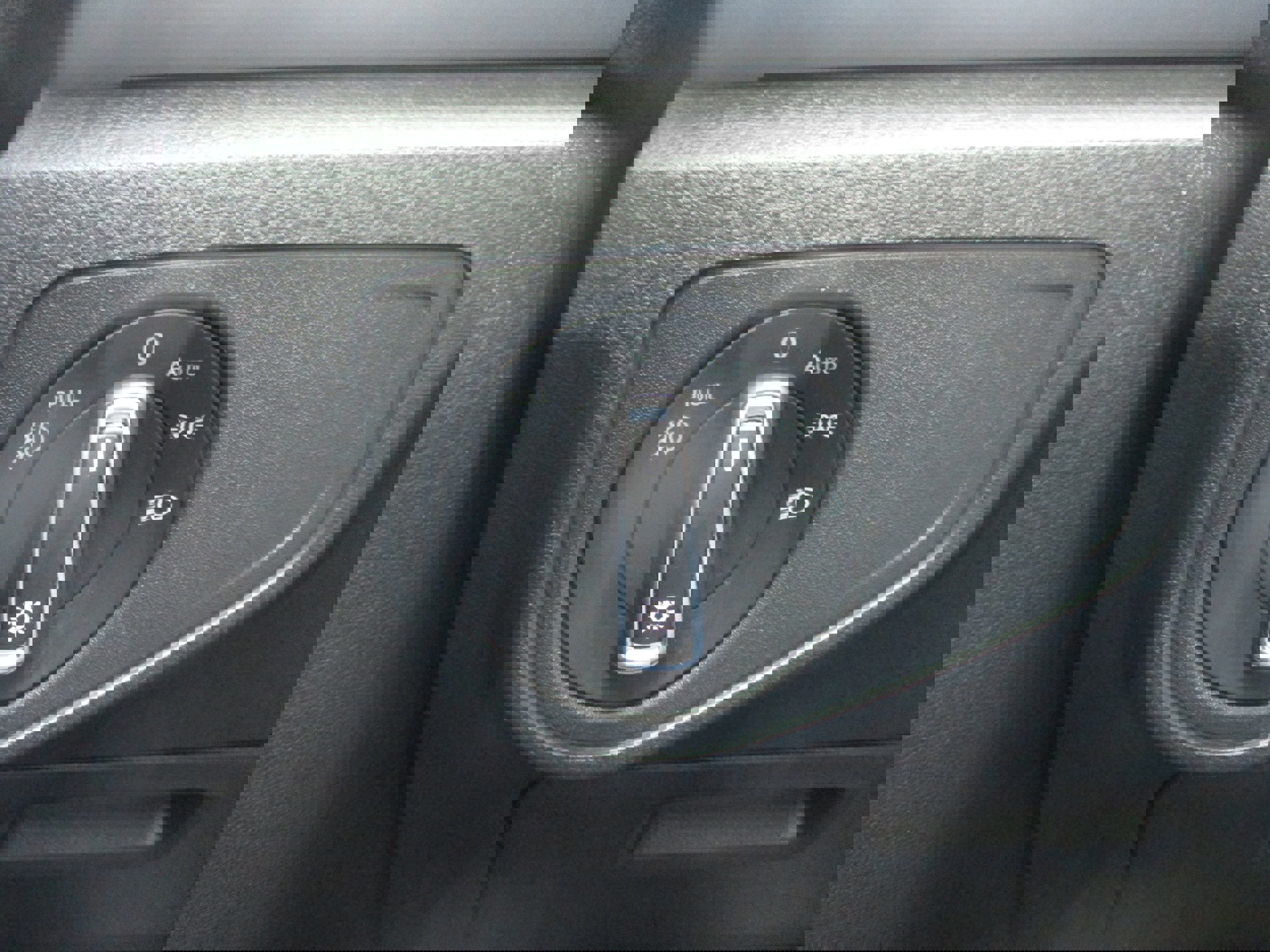 Used 2019 Volkswagen Atlas SEL Premium image 12