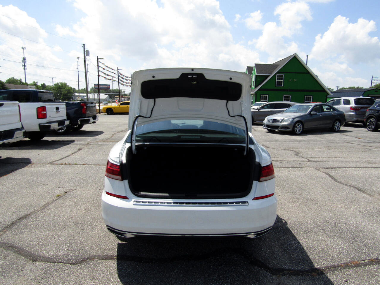 Used 2022 Volkswagen Passat 2.0T SE image 22