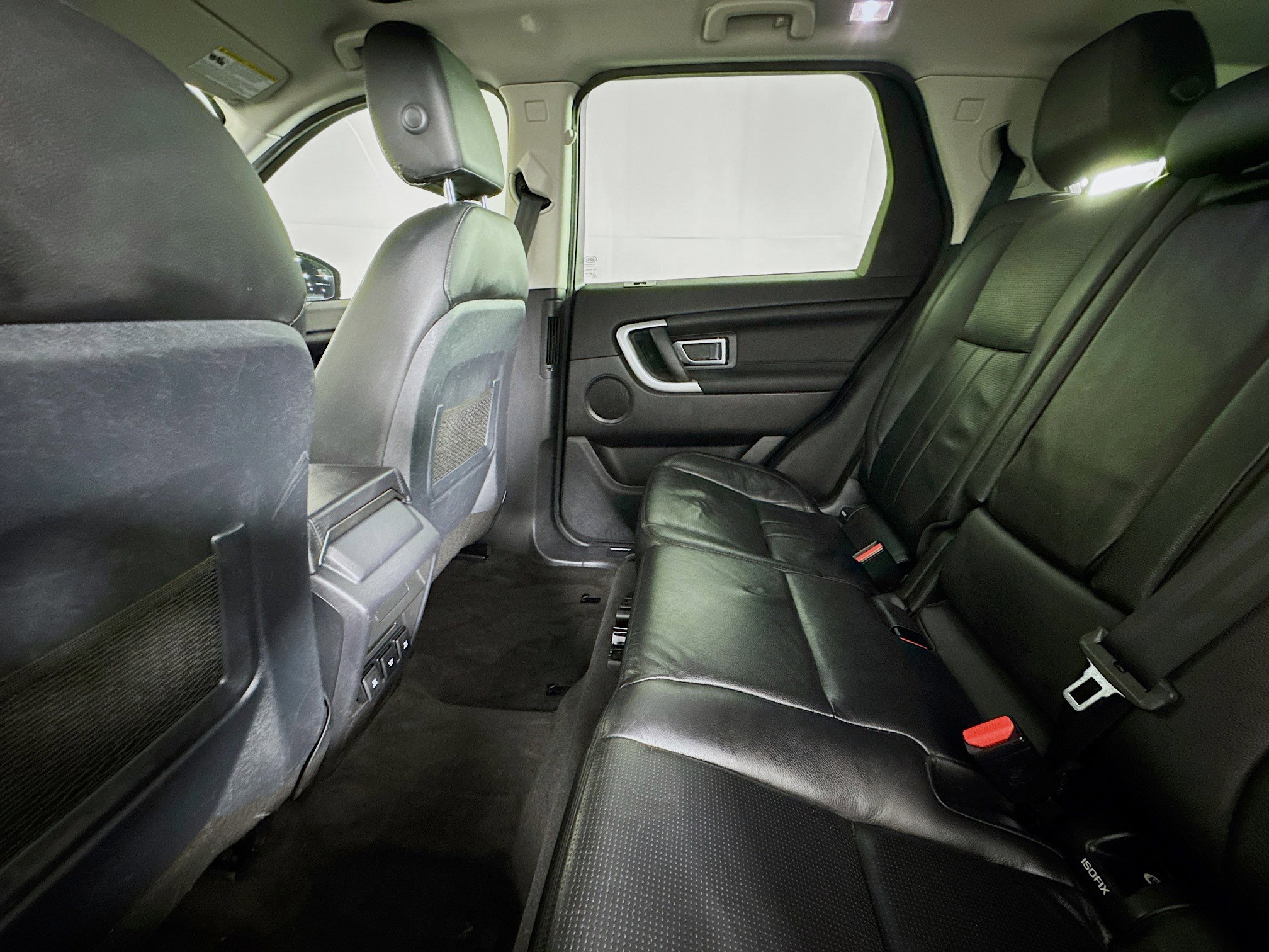 Used 2018 Land Rover Discovery Sport HSE image 24