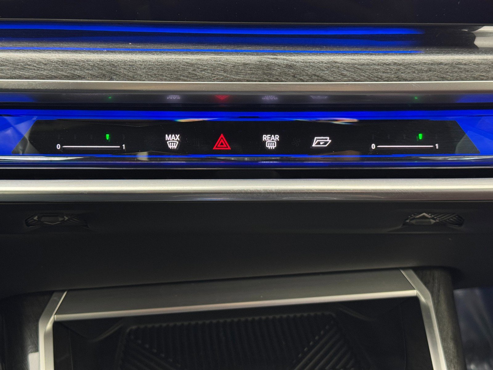 Used 2023 BMW i7 xDrive60 w/ Executive Package 2 image 33