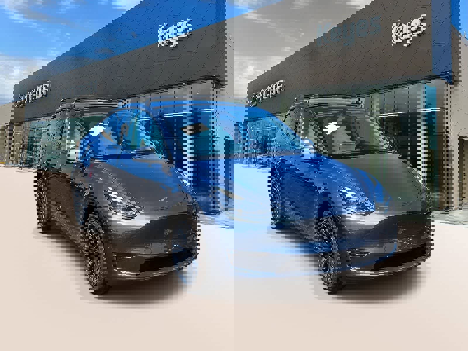 Used 2023 Tesla Model Y Long Range image 3