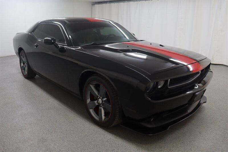 Used 2012 Dodge Challenger SXT RWD image 1