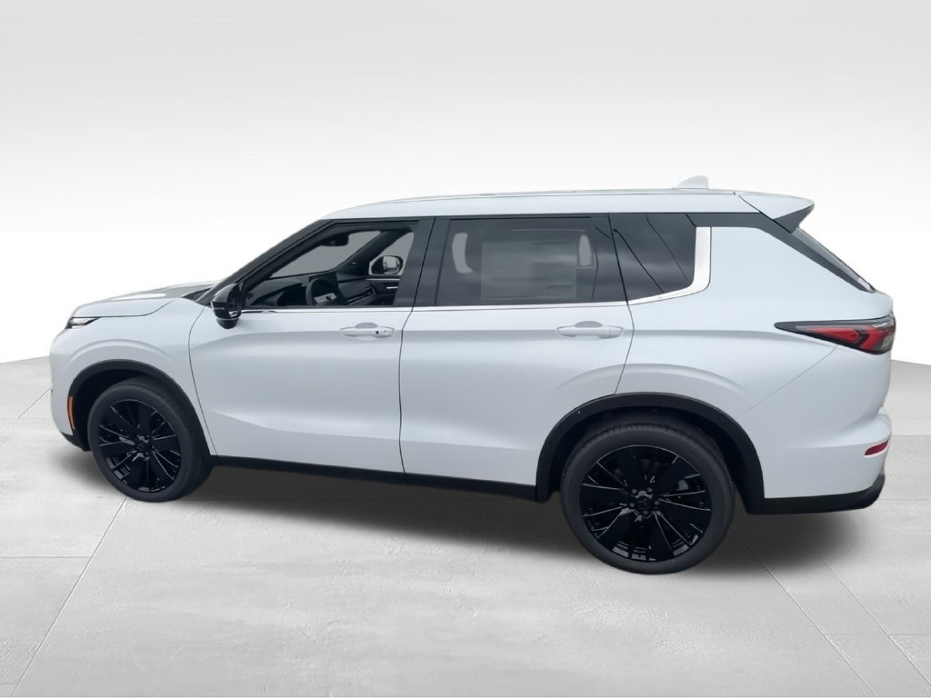 New 2026 Mitsubishi Outlander LE FWD image 5