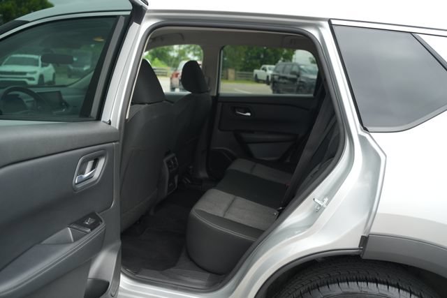 Used 2025 Nissan Rogue SV FWD image 14