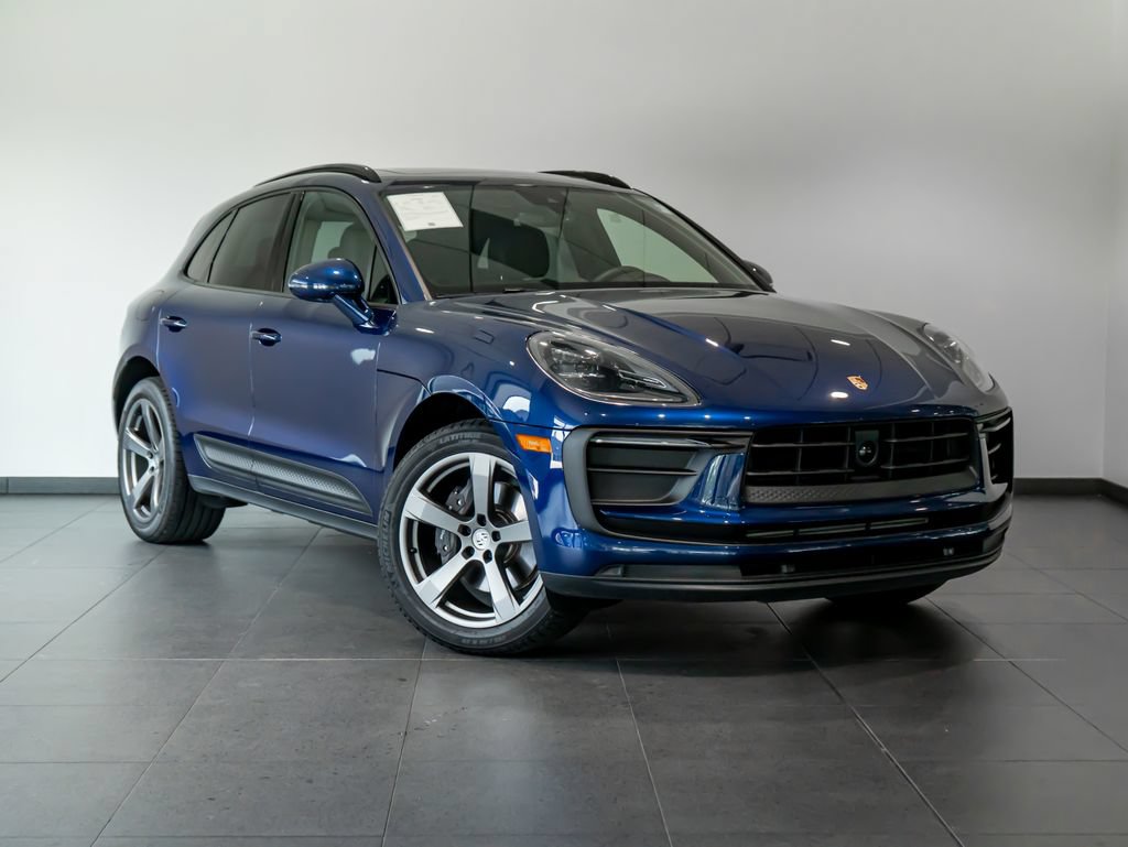 Certified 2025 Porsche Macan AWD/4WD image 9