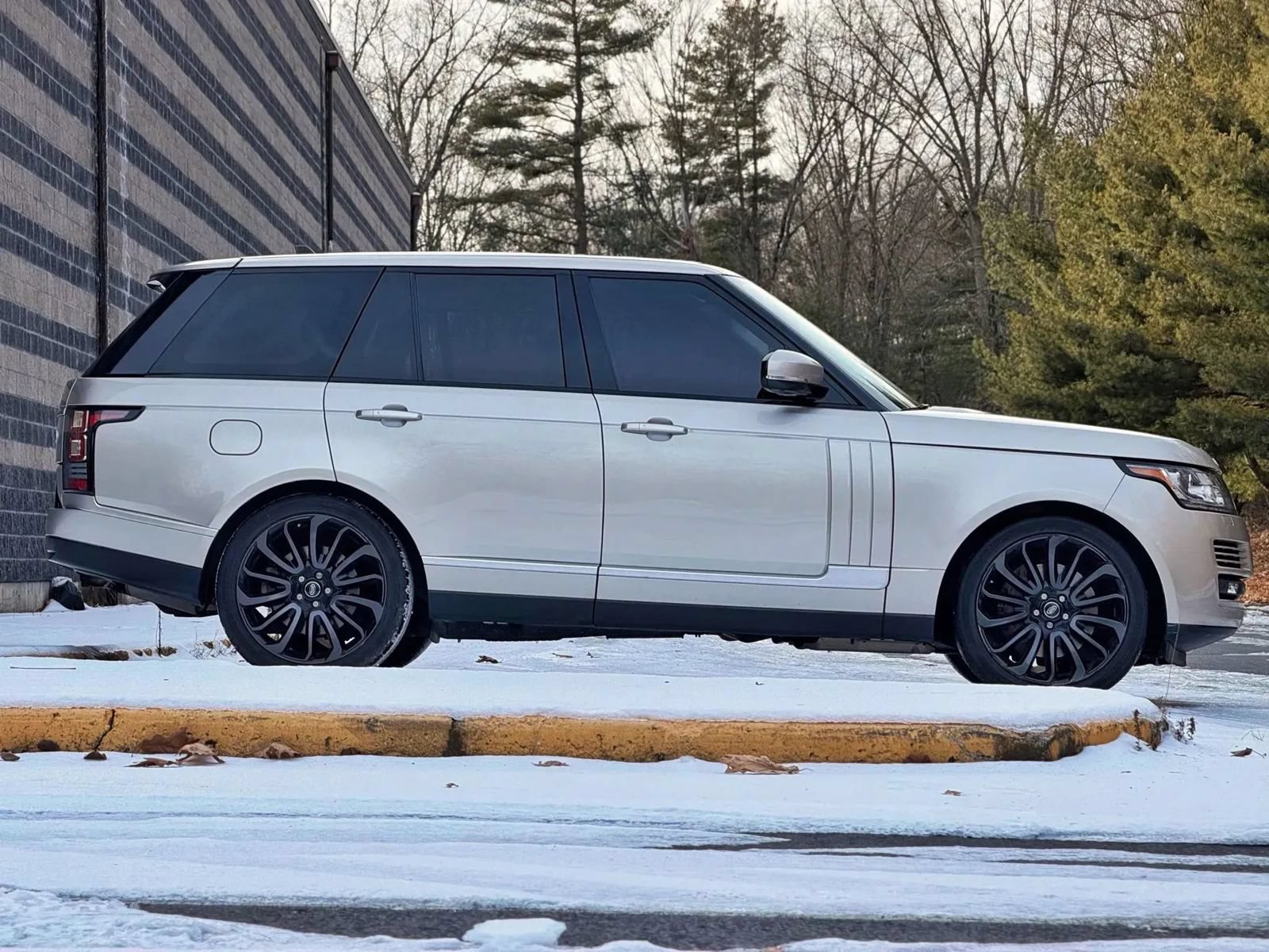 Used 2016 Land Rover Range Rover Supercharged AWD/4WD image 16