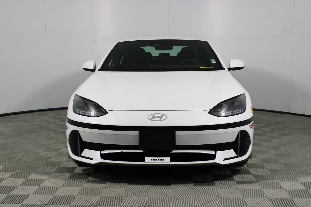 Used 2024 Hyundai Ioniq 6 SE RWD image 2