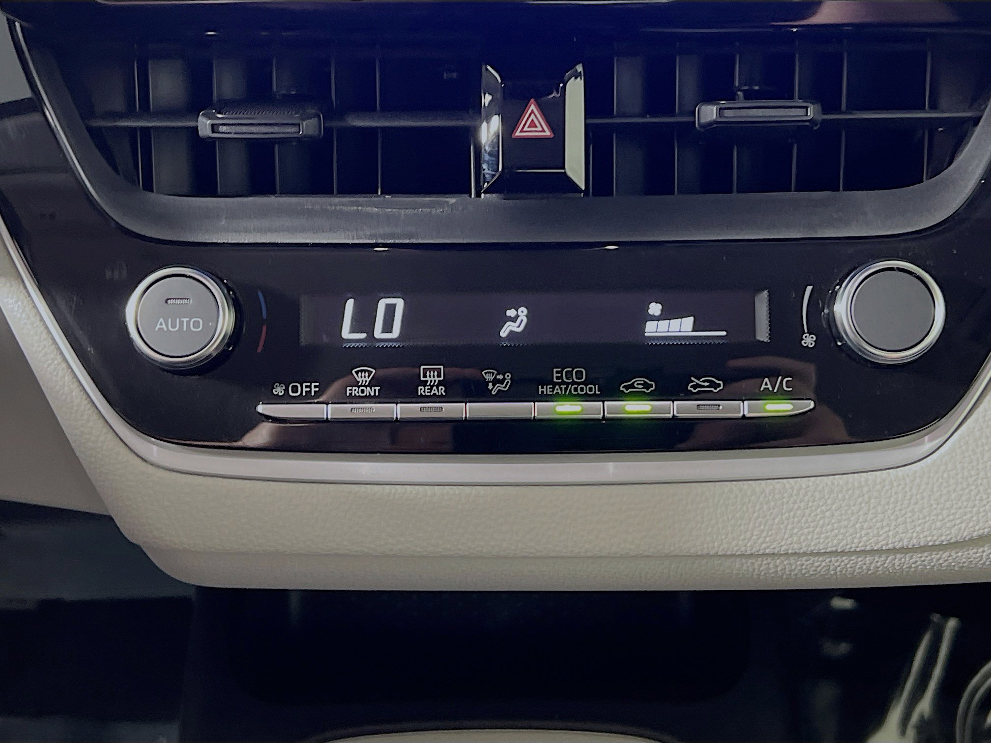 Used 2025 Toyota Corolla LE image 25