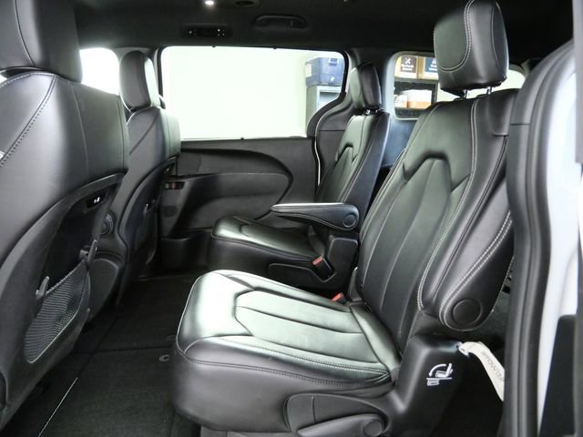 Used 2025 Chrysler Pacifica Select FWD image 14