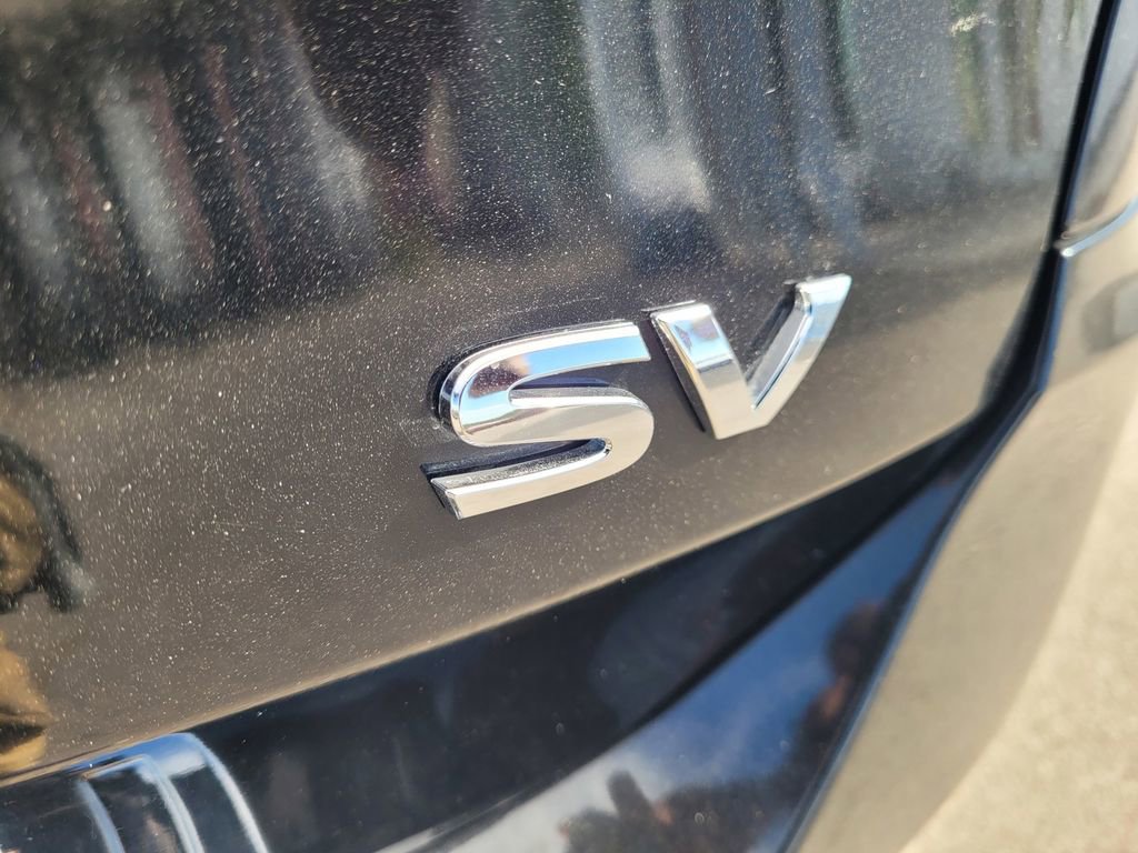 Used 2018 Nissan Rogue SV image 25