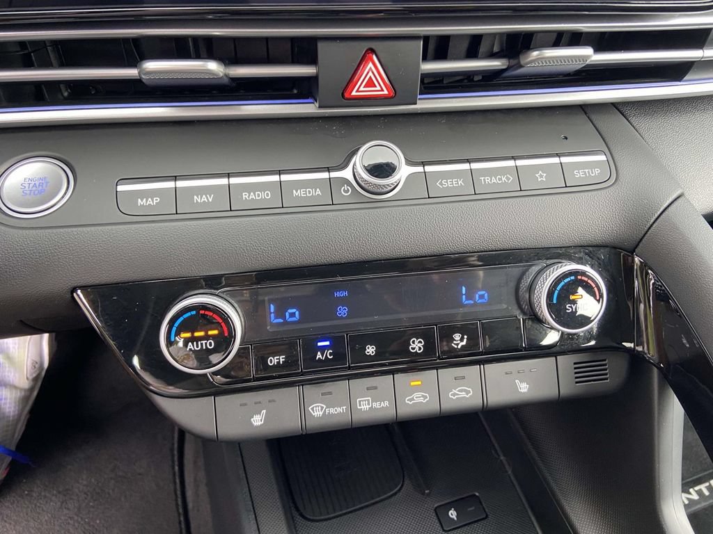 Used 2025 Hyundai Elantra Limited FWD image 25