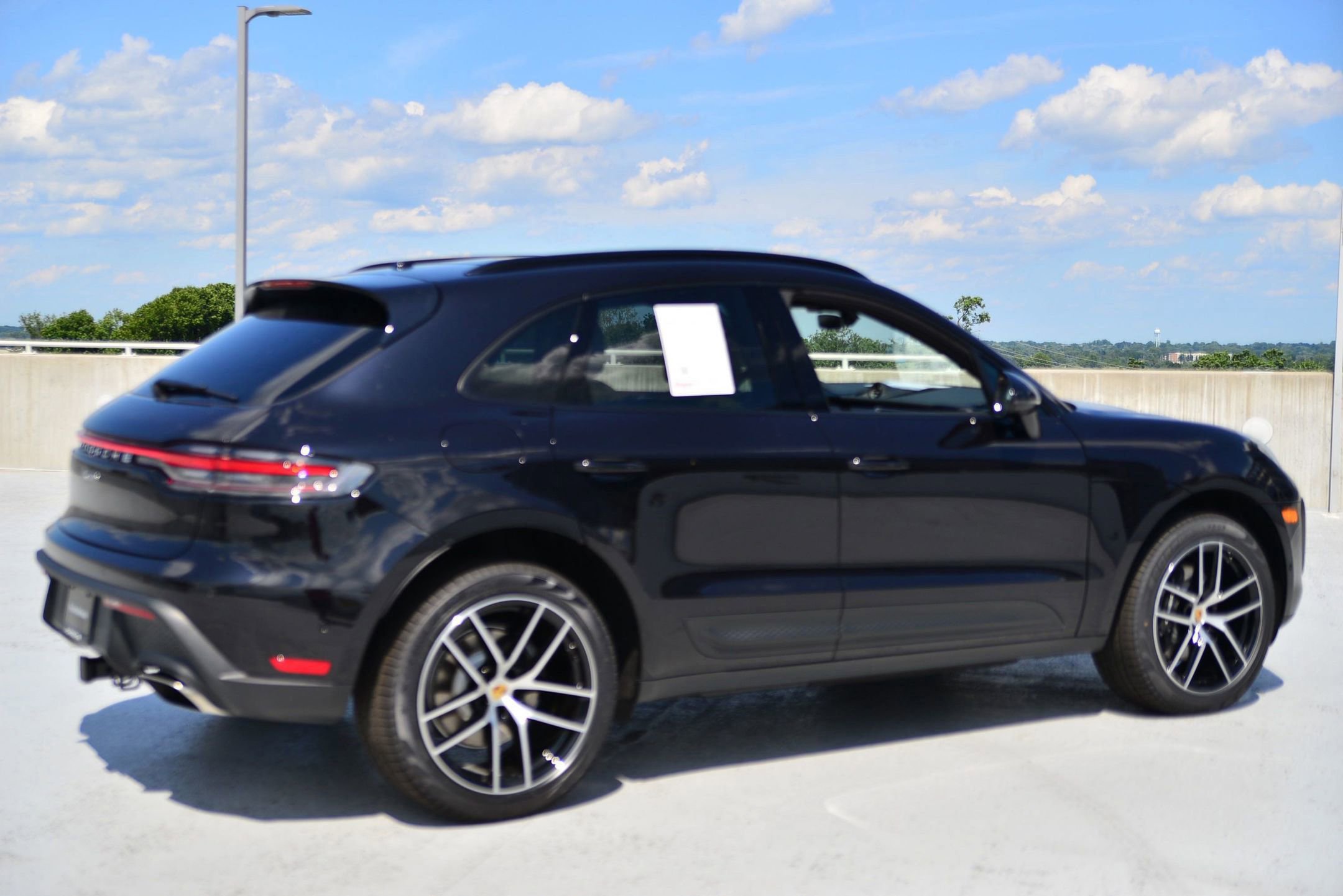 Used 2025 Porsche Macan image 9