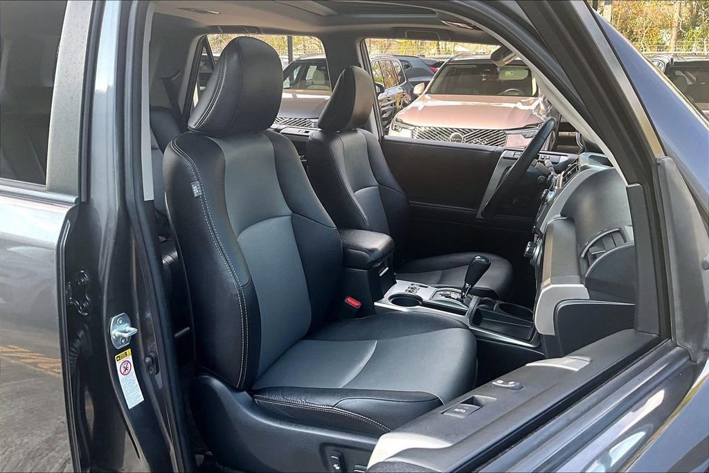 Used 2018 Toyota 4Runner SR5 Premium image 10