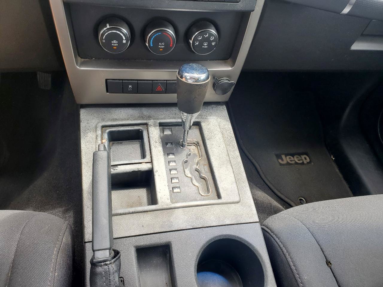 Used 2012 Jeep Liberty Sport RWD image 20