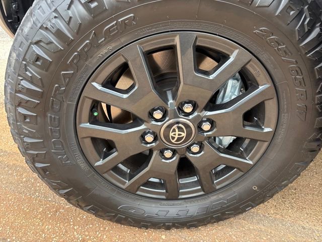 Used 2025 Toyota 4Runner SR5 image 5