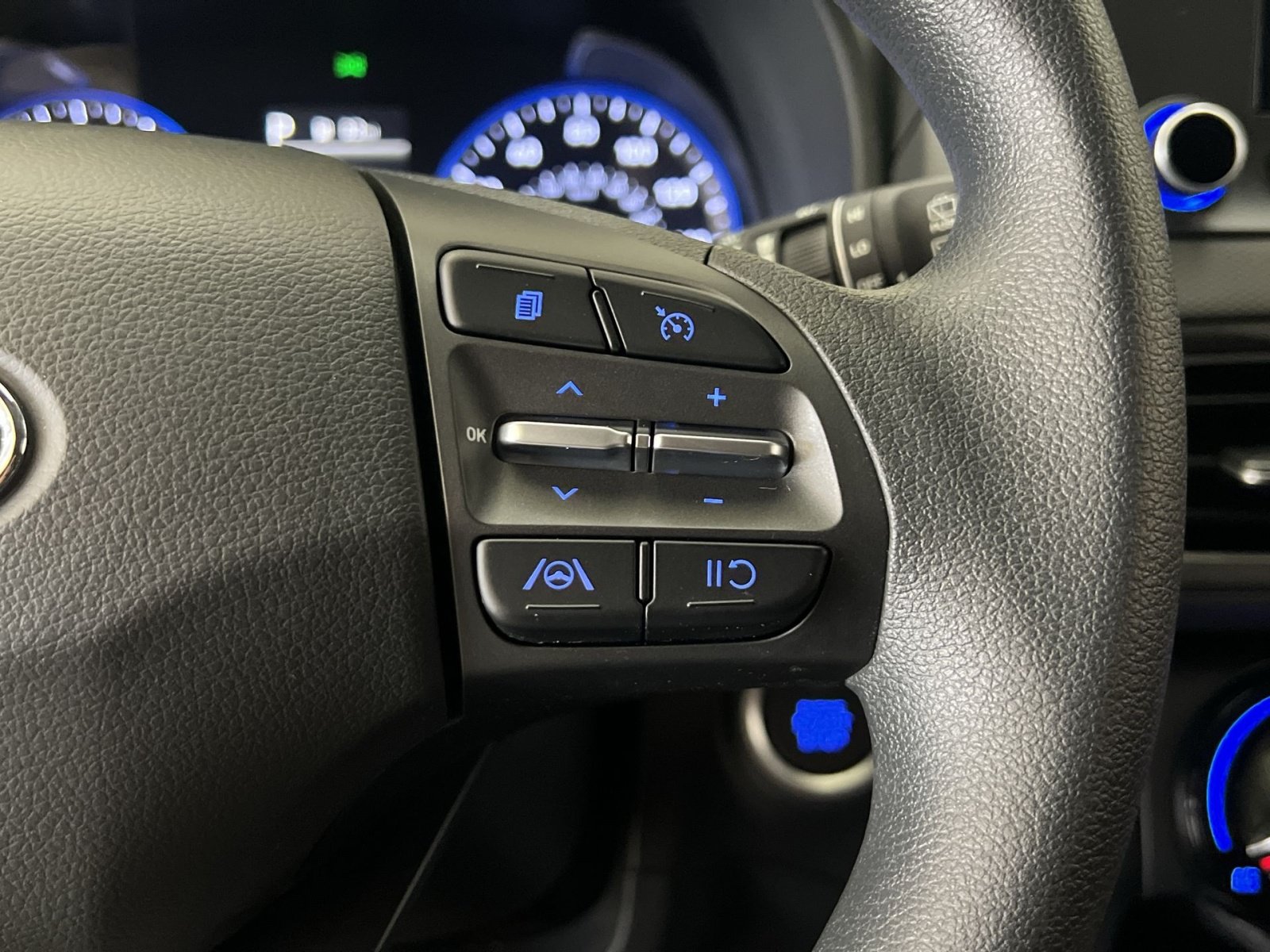 Used 2022 Hyundai Kona SEL AWD/4WD image 32