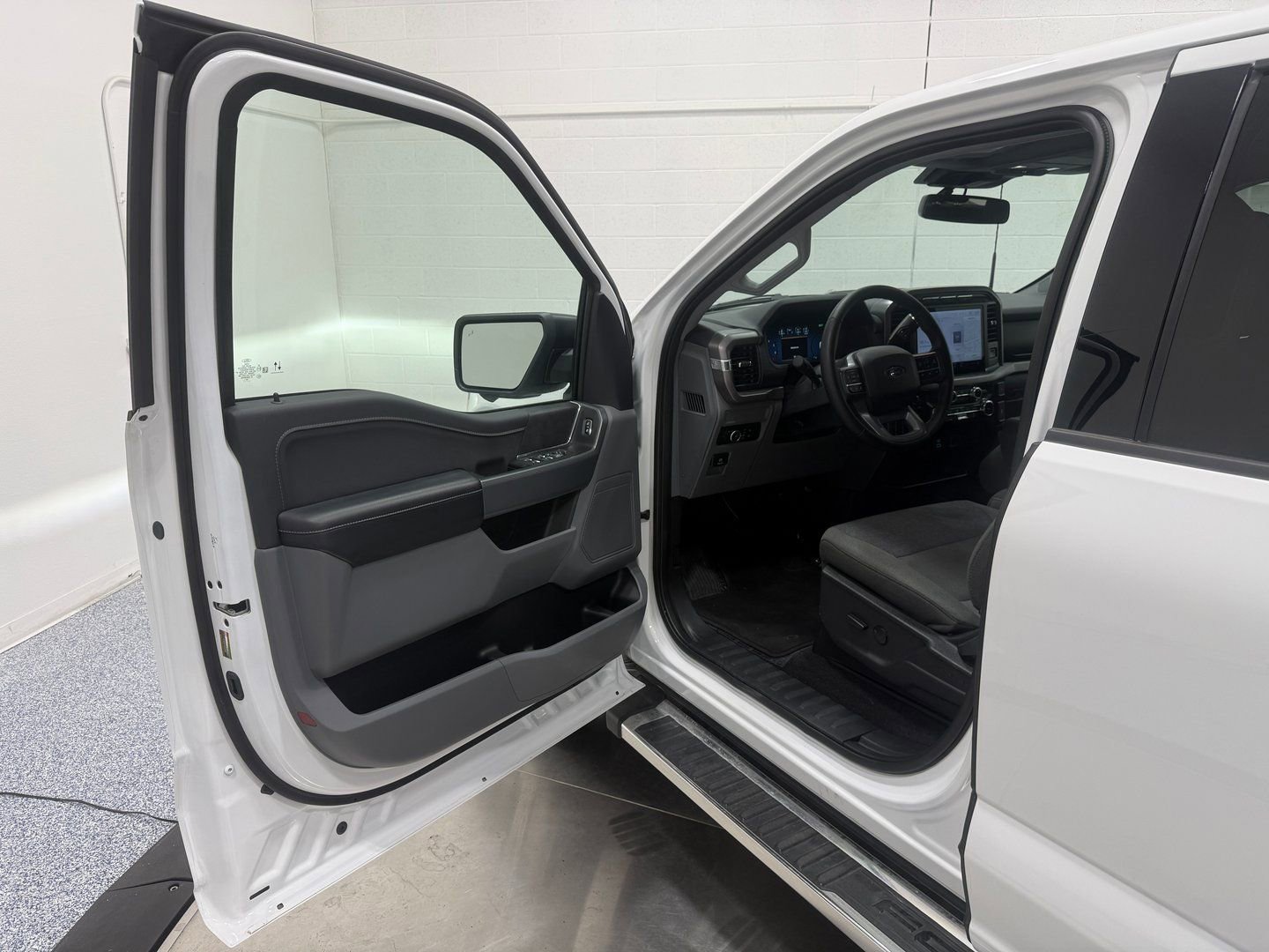 Used 2024 Ford F150 XLT w/ Tow/Haul Package image 10