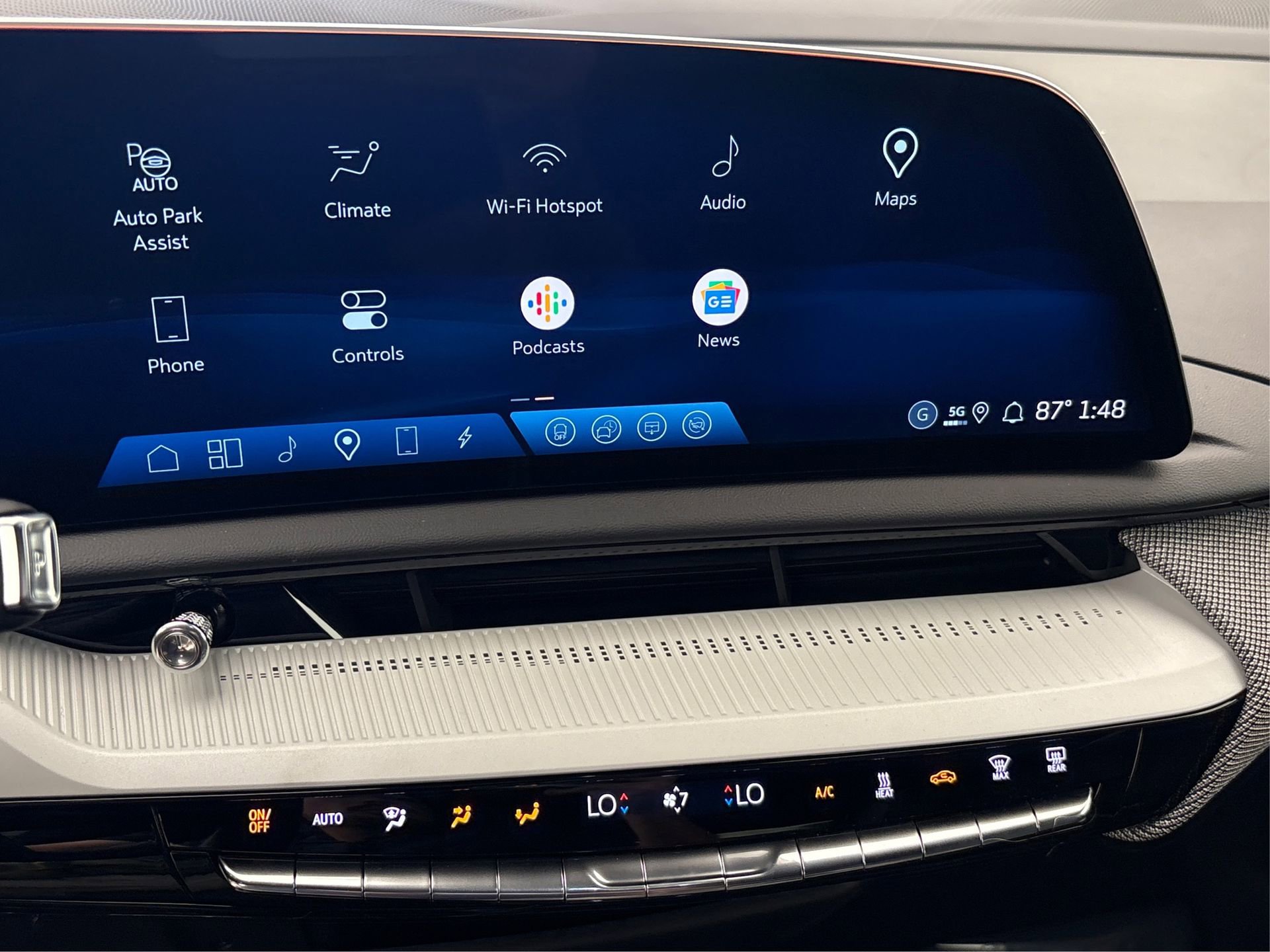 New 2025 Cadillac Optiq Luxury 1 image 33