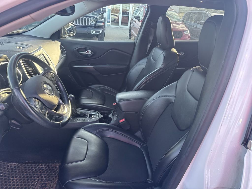 Used 2020 Jeep Cherokee Latitude Plus w/ Comfort/Convenience Group image 12