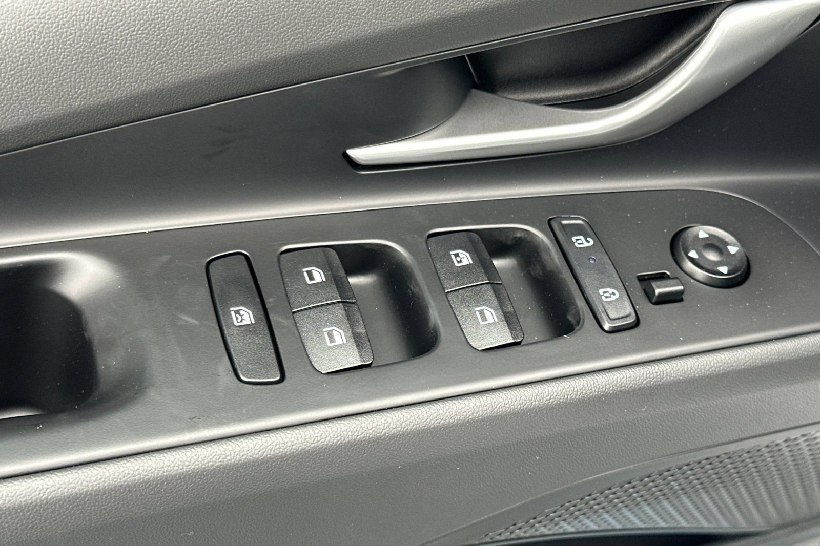 Used 2026 Hyundai Elantra Hybrid FWD image 29