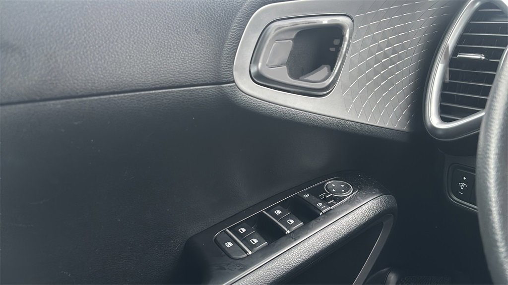 Used 2023 Kia Soul LX w/ Option Group 015 image 16