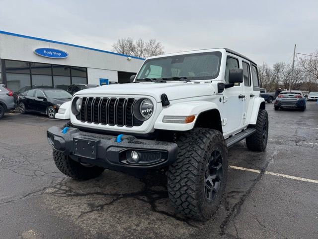 Used 2024 Jeep Wrangler Unlimited w/ Convenience Group AWD/4WD image 6