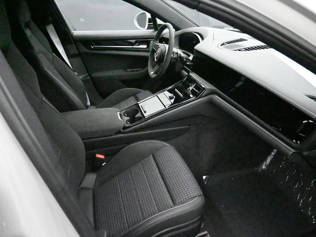New 2025 Porsche Panamera image 5