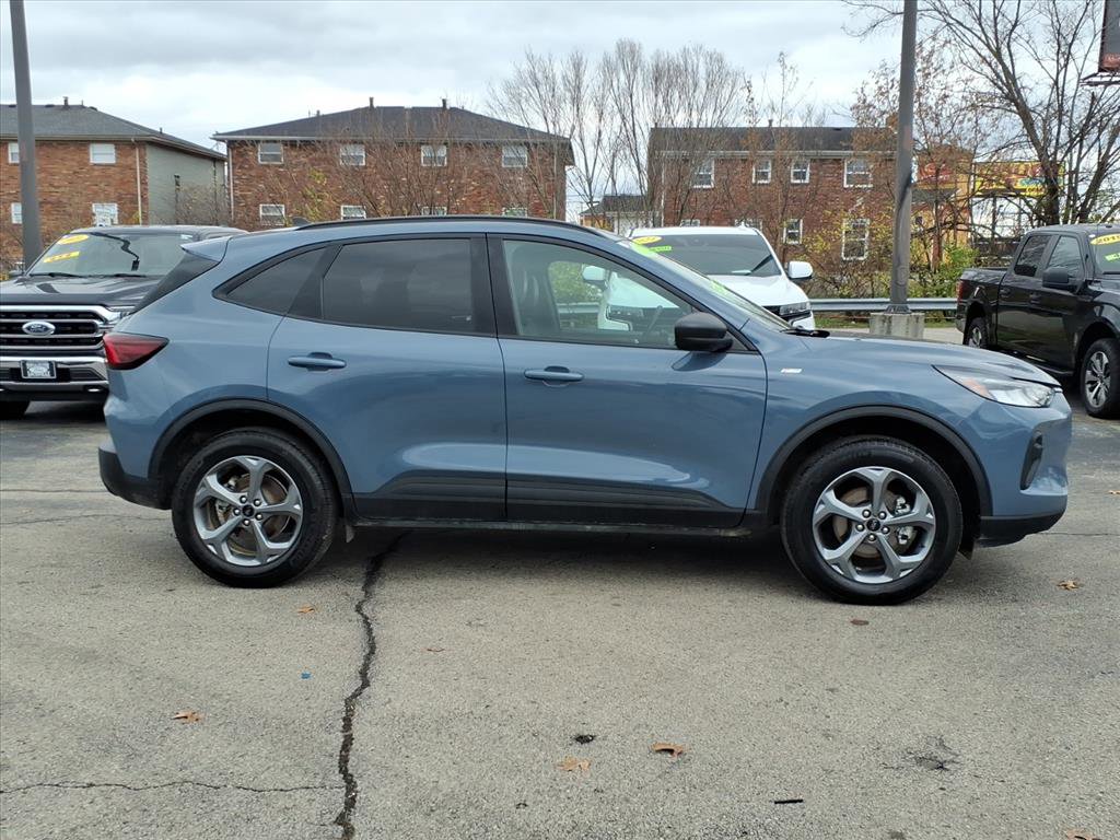 Used 2025 Ford Escape ST-Line w/ Cold Weather Package AWD/4WD image 2